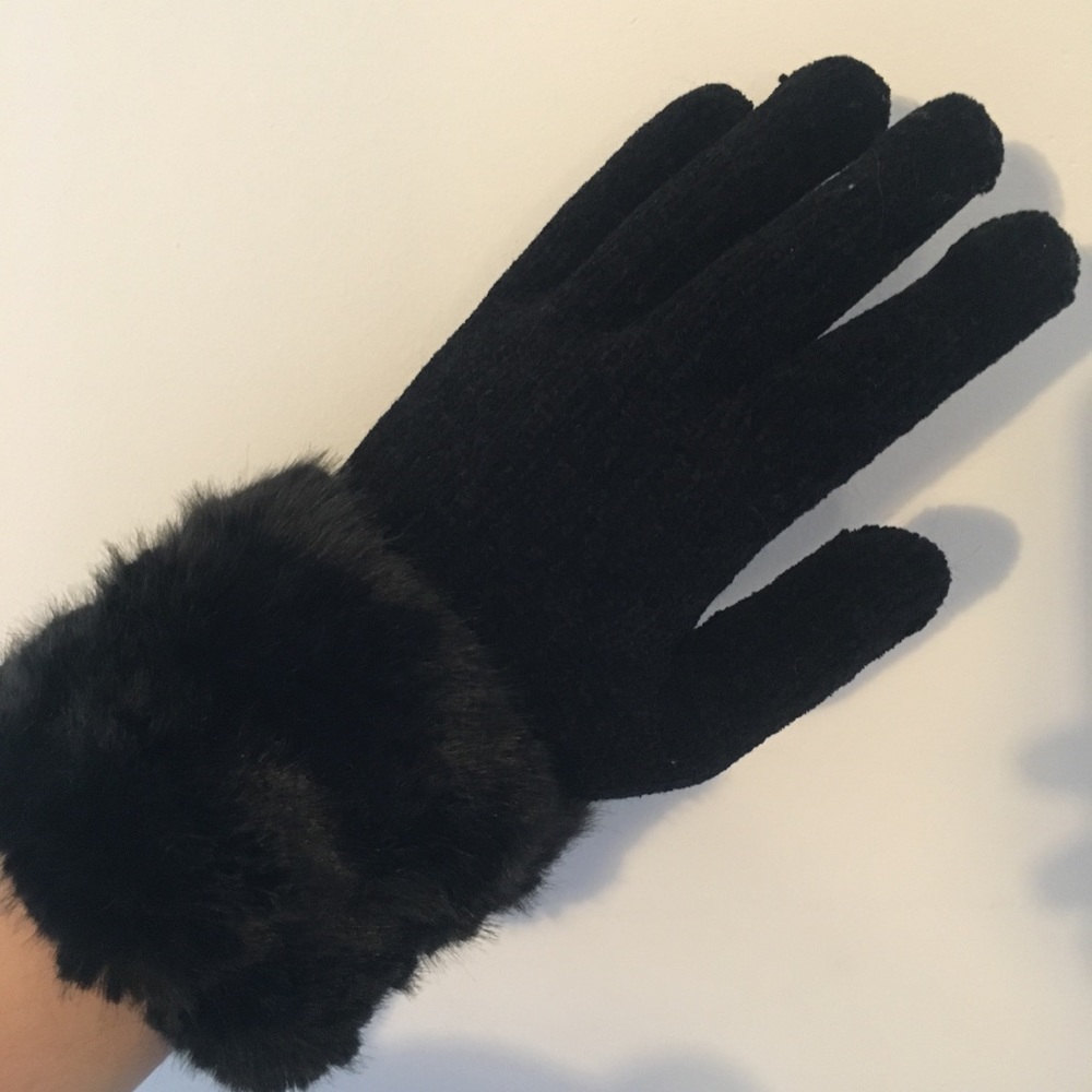 Black chenille + faux fur gloves